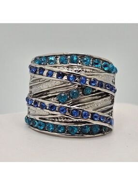 ✨2/$10✨ Wide Silver and Blue Gemstone Ring Size 6